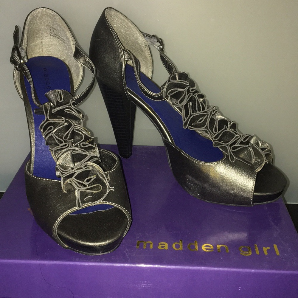 Madden Girl Maiitai Pewter ruffle peep toe heel